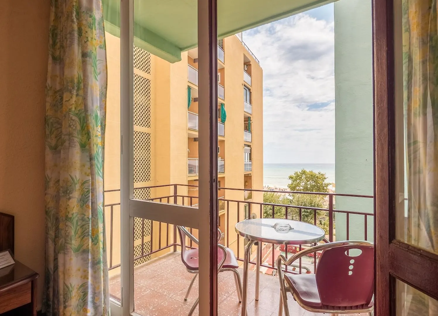 Hotel Checkin Garbí Calella