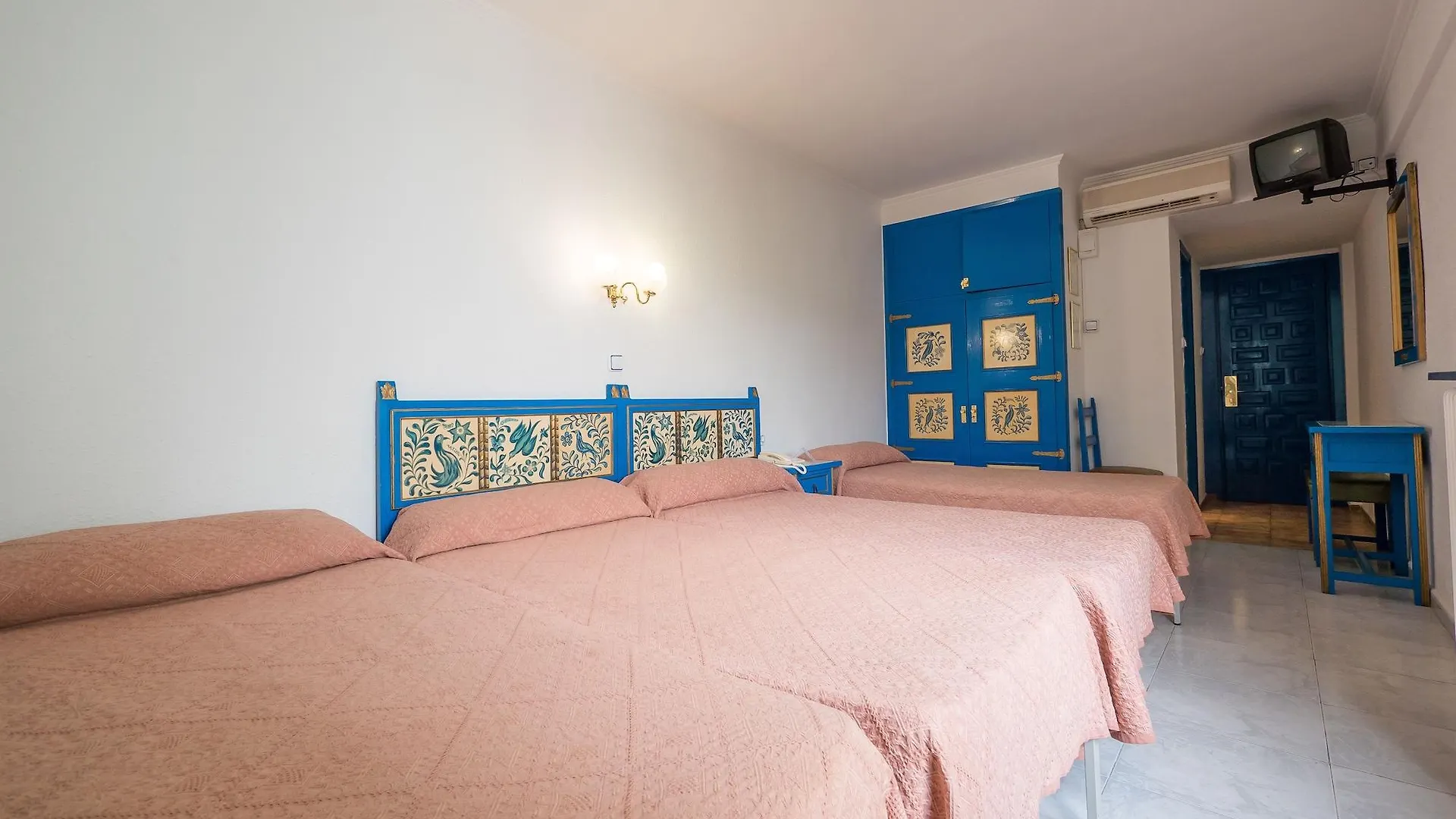 Hotel Checkin Garbí Calella 3*,  Španělsko