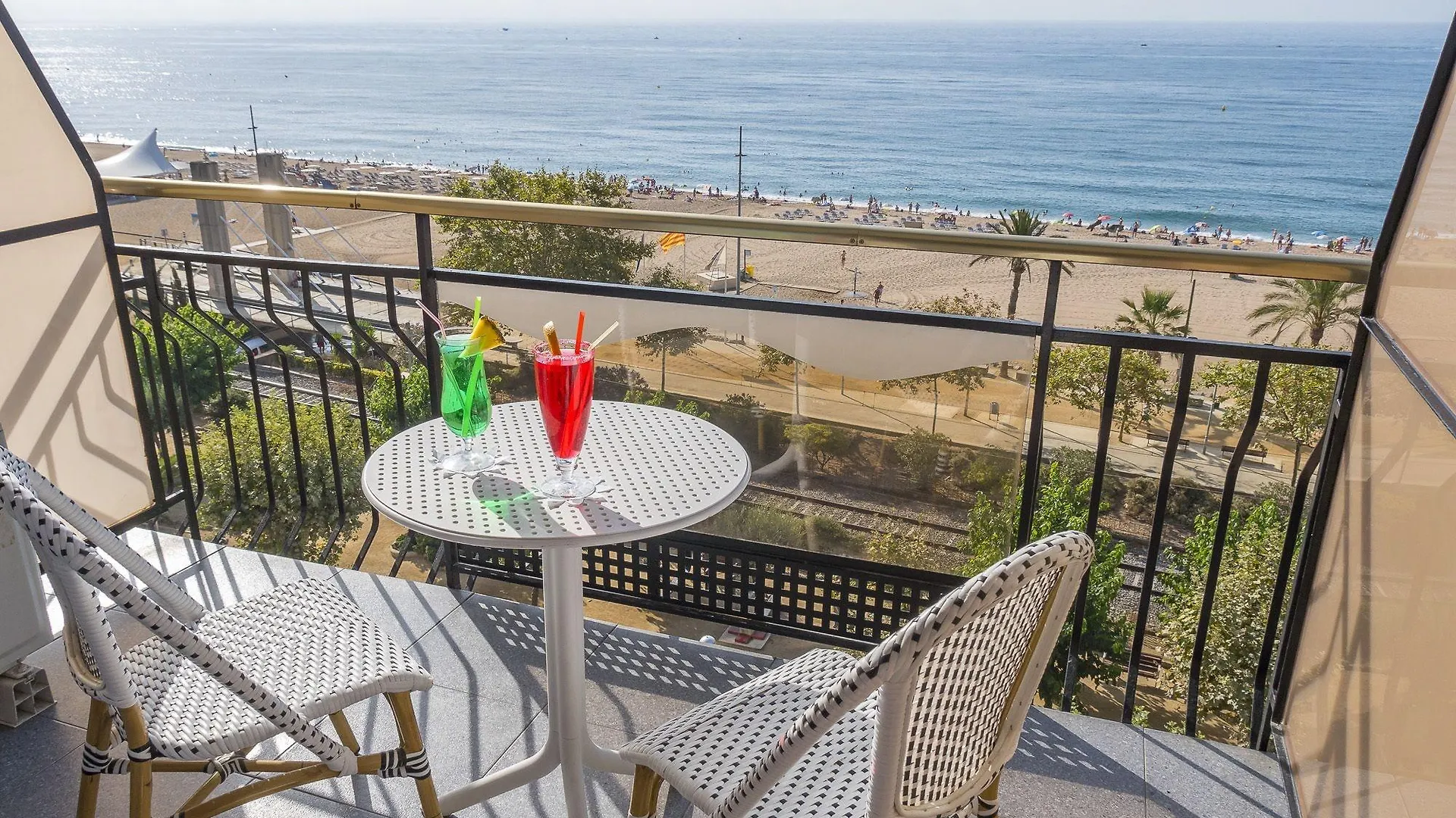 Hotel Checkin Garbí Calella