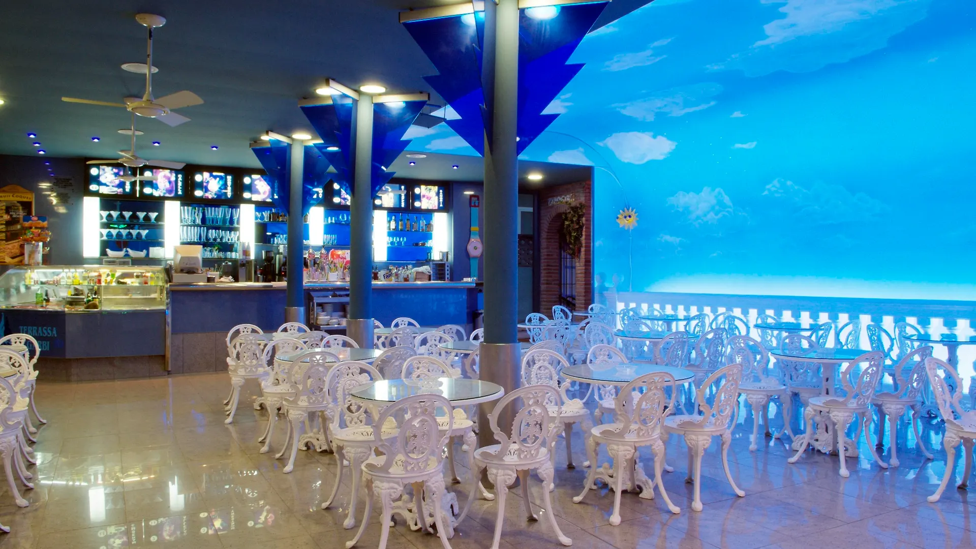 Hotel Checkin Garbí Calella 3*,