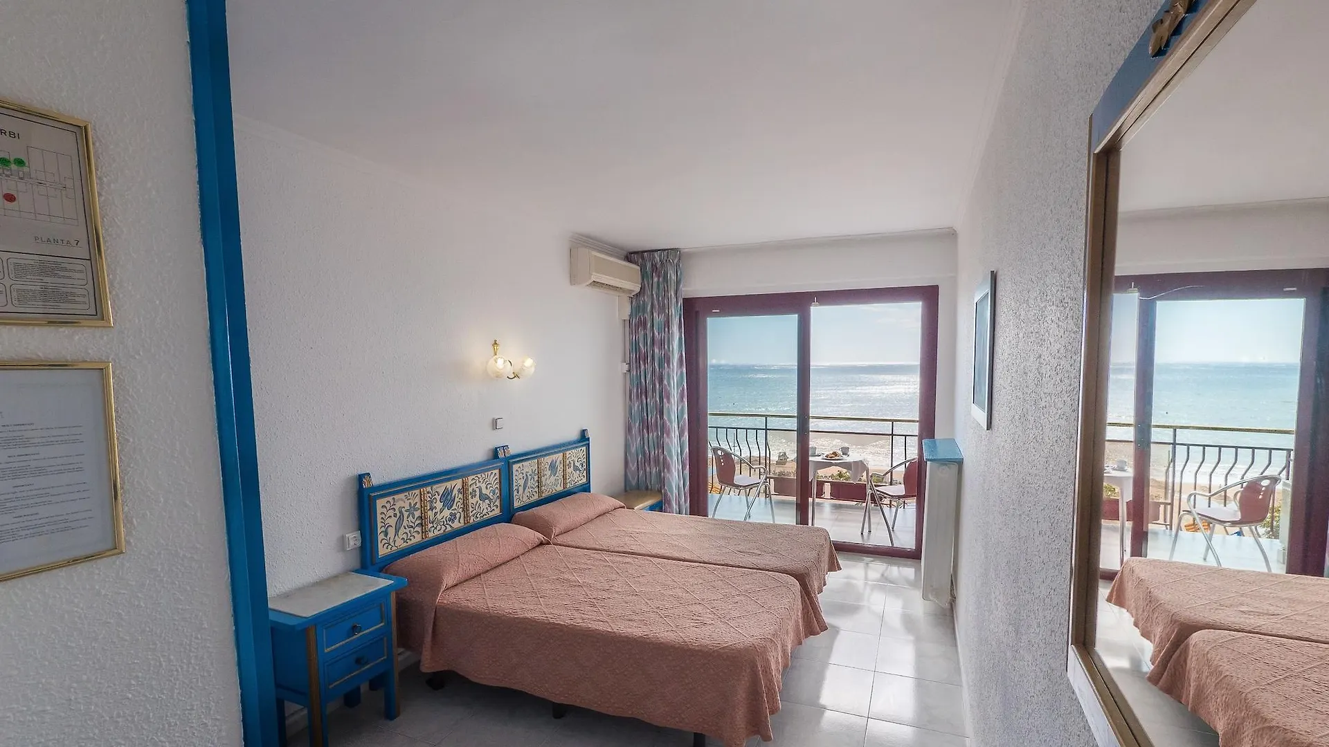 Hotel Checkin Garbí Calella 3*,