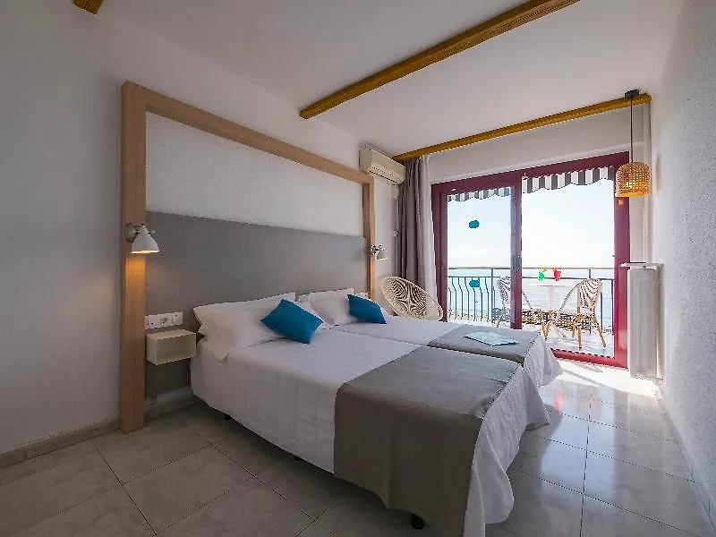 Hotel Checkin Garbí Calella 3*,  Španělsko