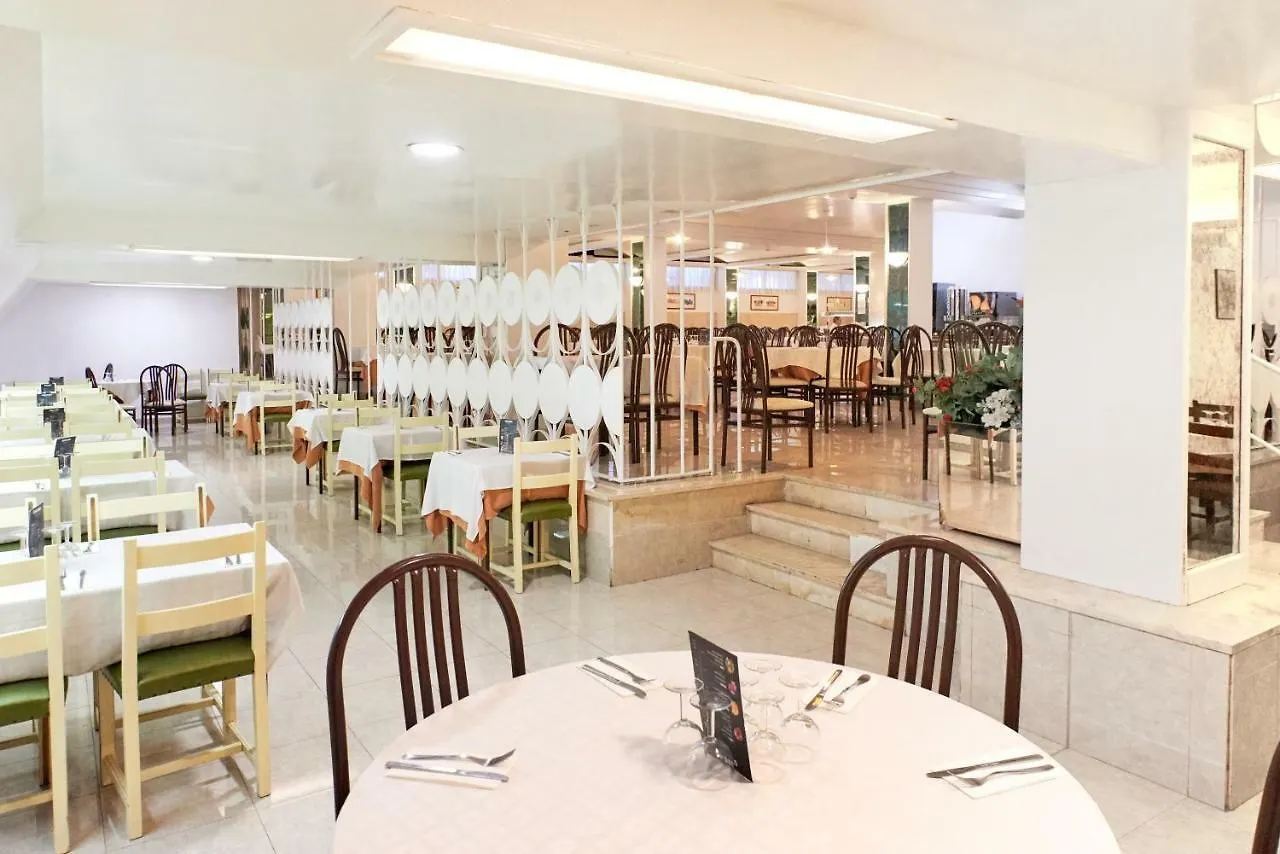 Hotel Checkin Garbí Calella 3*,